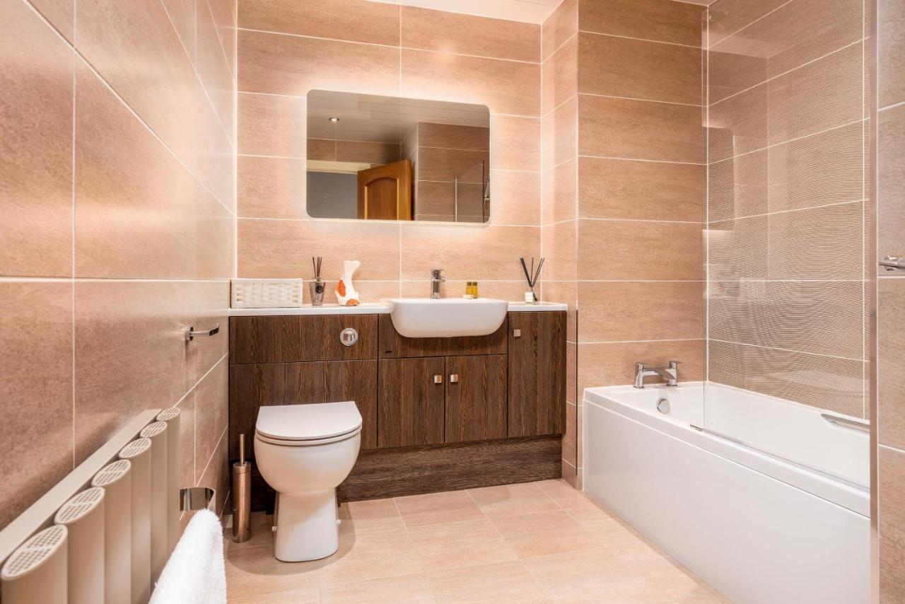 London Gate No1 - Donnini Apartments Килмарнок Екстериор снимка